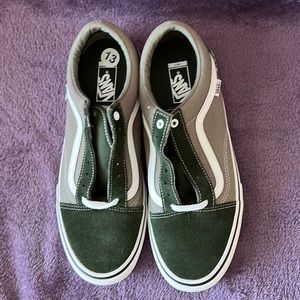 Men’s sz 13 green and white vans never worn.